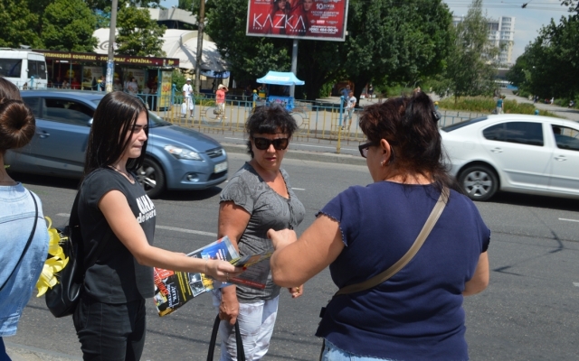 Запорожцы пикетировали торговый центр Запорожцы пикетировали торговый центр