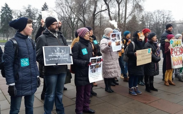 Сегодня несколько десятков запорожцев вышли на митинг (ФОТО) Фото № 9 Сегодня несколько десятков запорожцев вышли на митинг (ФОТО) Фото № 9