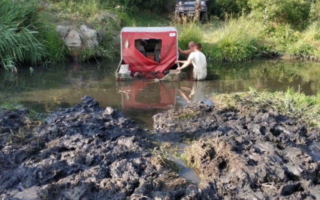 Под Запорожьем соревновались внедорожники (ФОТО) Фото № 12 Под Запорожьем соревновались внедорожники (ФОТО) Фото № 12