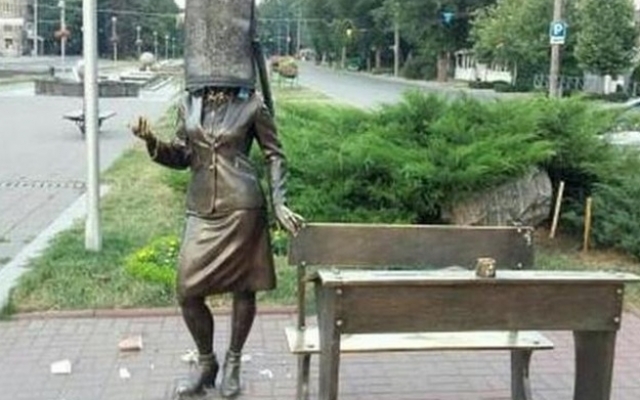 В центре Запорожья поиздевались над памятником (ВИДЕО) Фото № 0 В центре Запорожья поиздевались над памятником (ВИДЕО) Фото № 0