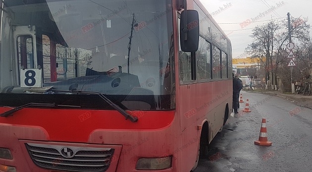 В Запорожской области скутериста переехали два автобуса (ФОТО) Фото № 0 В Запорожской области скутериста переехали два автобуса (ФОТО) Фото № 0