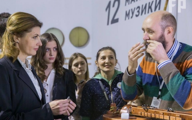 Запорожский музыкант сделал подарок Порошенко Фото № 0 Запорожский музыкант сделал подарок Порошенко Фото № 0