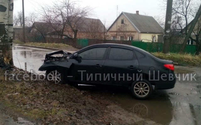 В Запорожье иномарка врезалась в дерево (ФОТО) Фото № 5 В Запорожье иномарка врезалась в дерево (ФОТО) Фото № 5