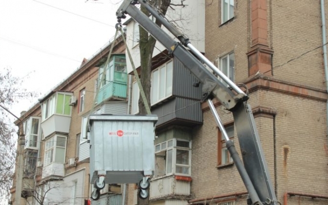 В Запорожье устанавливают новые мусорные контейнеры Фото № 0 В Запорожье устанавливают новые мусорные контейнеры Фото № 0