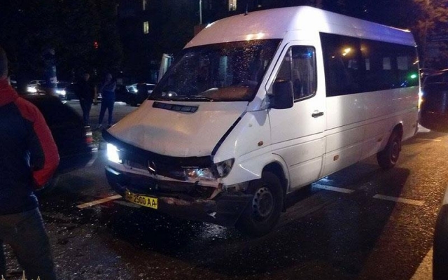 Час назад в Запорожье произошло тройное ДТП с участием маршрутки (ФОТО) Фото № 2 Час назад в Запорожье произошло тройное ДТП с участием маршрутки (ФОТО) Фото № 2