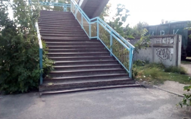 В Бердянске вандалы разбирают мост на ж/д вокзале (ФОТО) Фото № 0 В Бердянске вандалы разбирают мост на ж/д вокзале (ФОТО) Фото № 0
