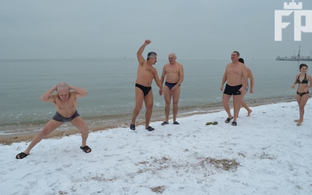 Запорожские моржи праздновали Запорожские моржи праздновали