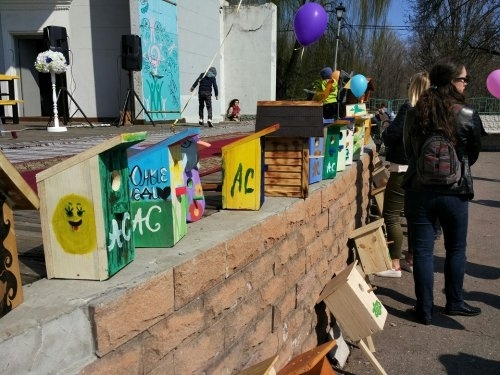 Смотрите: в запорожской Дубовке прошел фестиваль скворечников Фото № 1 Смотрите: в запорожской Дубовке прошел фестиваль скворечников Фото № 1
