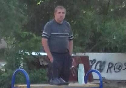 В Запорожье неадекватный мужчина пугает детей (ФОТО) Фото № 0 В Запорожье неадекватный мужчина пугает детей (ФОТО) Фото № 0