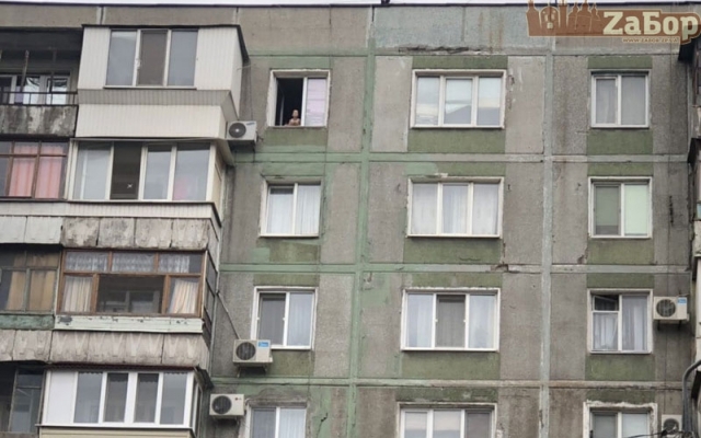 ЧП на Кичкасе: Дети вылезли в окно квартиры на девятом этаже (ФОТО, ВИДЕО) Фото № 1 ЧП на Кичкасе: Дети вылезли в окно квартиры на девятом этаже (ФОТО, ВИДЕО) Фото № 1
