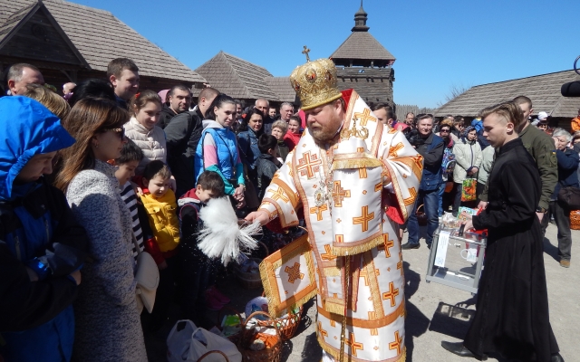 Тысячи запорожцев отметили Пасху на Хортице (ФОТО) Фото № 0 Тысячи запорожцев отметили Пасху на Хортице (ФОТО) Фото № 0