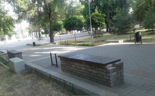 Вандалы разгромили зону отдыха возле памятника в Запорожье (ФОТО) Фото № 0 Вандалы разгромили зону отдыха возле памятника в Запорожье (ФОТО) Фото № 0