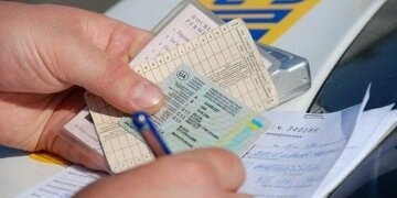 В Запорожье задержали мужчину, который ездил с правами жены Фото № 0 В Запорожье задержали мужчину, который ездил с правами жены Фото № 0