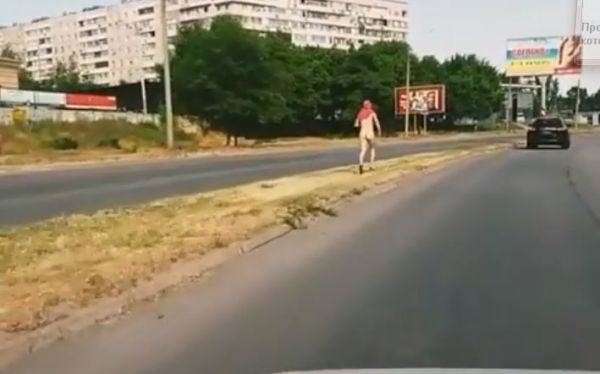 В Запорожье замечен еще один голый мужчина (ВИДЕО 18+) Фото № 0 В Запорожье замечен еще один голый мужчина (ВИДЕО 18+) Фото № 0