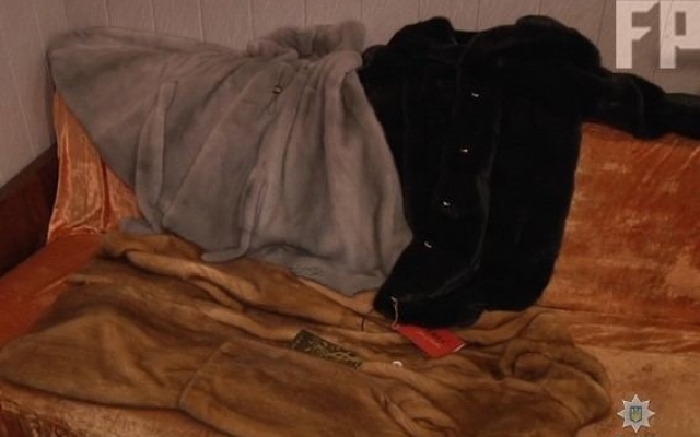 В Запорожье задержали воров, которые украли шубы общей стоимостью 3 миллиона гривен (ФОТО-ВИДЕО) Фото № 0 В Запорожье задержали воров, которые украли шубы общей стоимостью 3 миллиона гривен (ФОТО-ВИДЕО) Фото № 0