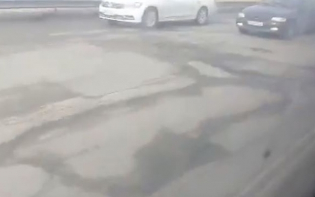 Видеофакт: дорога на плотине превратилась в Видеофакт: дорога на плотине превратилась в