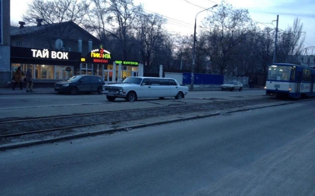 Смотрите: в Запорожье из Волги сделали лимузин Фото № 0 Смотрите: в Запорожье из Волги сделали лимузин Фото № 0