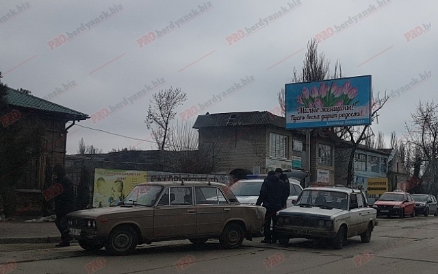На одной из улиц произошло две аварии одновременно (ФОТО) Фото № 0 На одной из улиц произошло две аварии одновременно (ФОТО) Фото № 0