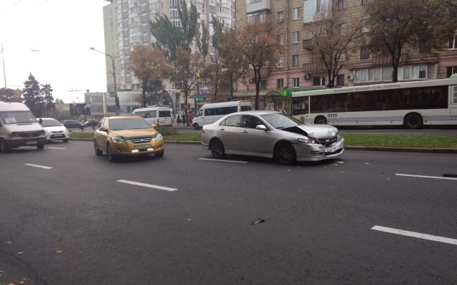 На Гагарина произошло ДТП с маршруткой (ФОТО) Фото № 3 На Гагарина произошло ДТП с маршруткой (ФОТО) Фото № 3