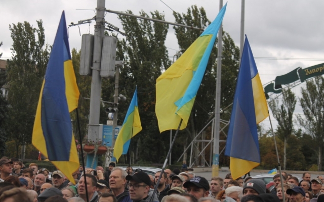 Массовая акция против «формулы Штайнмайера»: полтысячи запорожцев вышли на Майдан (ФОТО) Фото № 2 Массовая акция против «формулы Штайнмайера»: полтысячи запорожцев вышли на Майдан (ФОТО) Фото № 2
