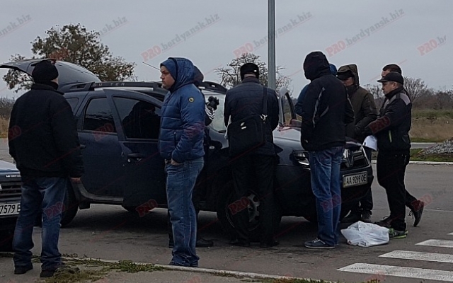 В Бердянске на взятке поймали киевского рыбинспектора (ФОТО) Фото № 0 В Бердянске на взятке поймали киевского рыбинспектора (ФОТО) Фото № 0