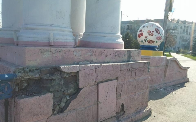 В центре Запорожья рушится достопримечательность Фото № 0 В центре Запорожья рушится достопримечательность Фото № 0
