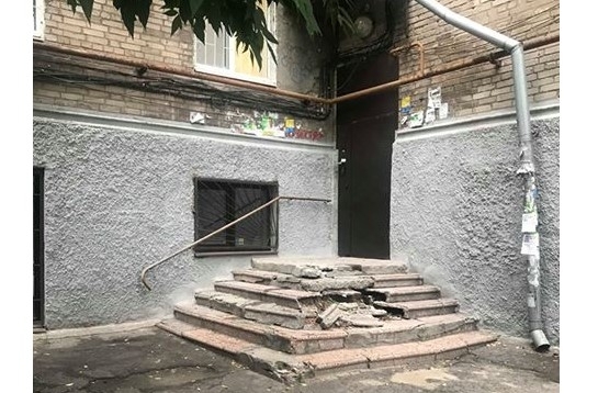 В центре Запорожья дом как после бомбежки (ФОТО) Фото № 0 В центре Запорожья дом как после бомбежки (ФОТО) Фото № 0