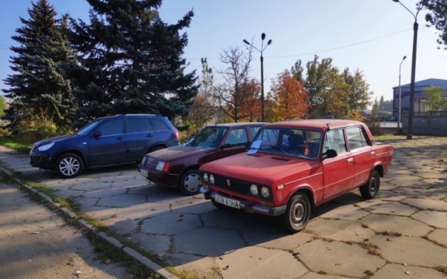 В Запорожской области «автохамы» припарковались у памятника (ФОТО) Фото № 0 В Запорожской области «автохамы» припарковались у памятника (ФОТО) Фото № 0