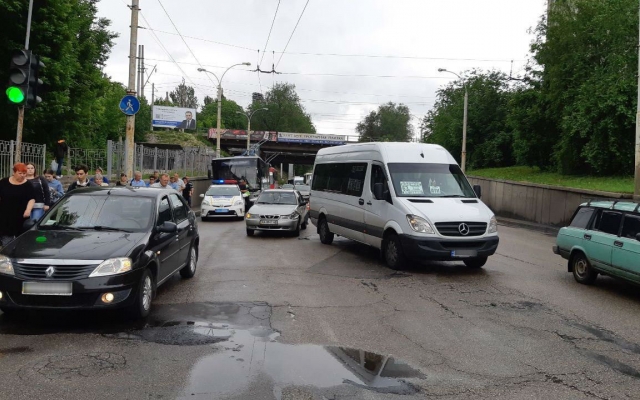 В районе Автовокзала произошло ДТП с участием маршрутки (ФОТО) Фото № 0 В районе Автовокзала произошло ДТП с участием маршрутки (ФОТО) Фото № 0