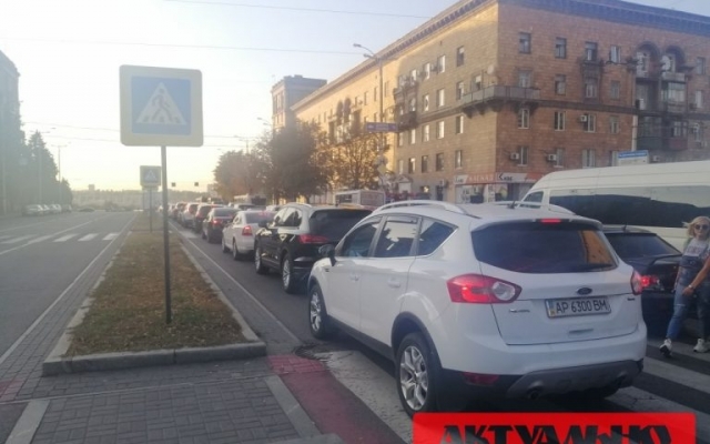 Запорожцы снова пятничный вечер простояли в пробке (ФОТО) Фото № 1 Запорожцы снова пятничный вечер простояли в пробке (ФОТО) Фото № 1