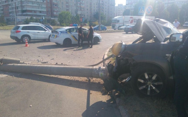 Видео страшного ДТП: электроопора упала на дорогу, пострадал ребенок Фото № 0 Видео страшного ДТП: электроопора упала на дорогу, пострадал ребенок Фото № 0