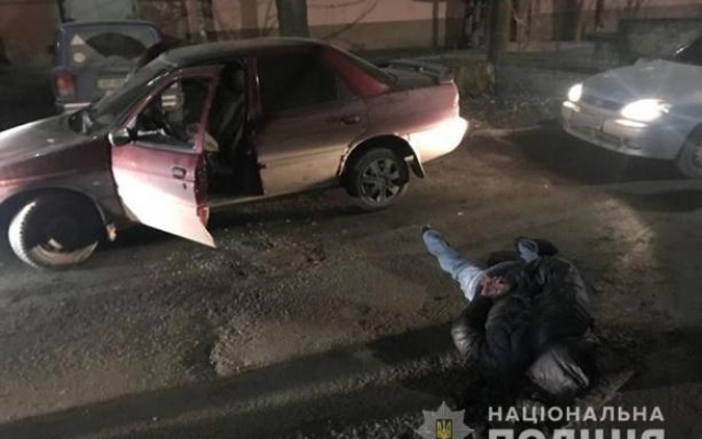 В Запорожье задержали злоумышленников, которые угоняли иномарки (ВИДЕО) Фото № 4 В Запорожье задержали злоумышленников, которые угоняли иномарки (ВИДЕО) Фото № 4