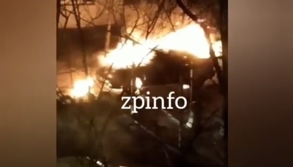 Ночью в Запорожье пылал автомобиль (ВИДЕО) Фото № 0 Ночью в Запорожье пылал автомобиль (ВИДЕО) Фото № 0