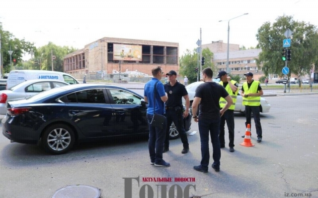 В центре Запорожья столкнулись две В центре Запорожья столкнулись две