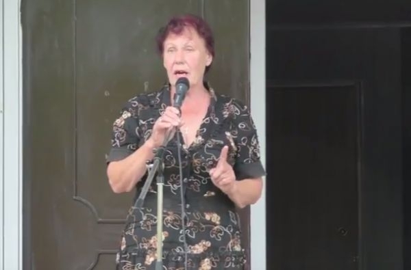 Женщина смело и во всеуслышание раскрыла беззаконие Женщина смело и во всеуслышание раскрыла беззаконие