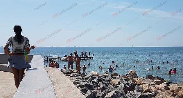 Пляжи Бердянска: море, песок, камни и дамба набережной Фото № 15 Пляжи Бердянска: море, песок, камни и дамба набережной Фото № 15