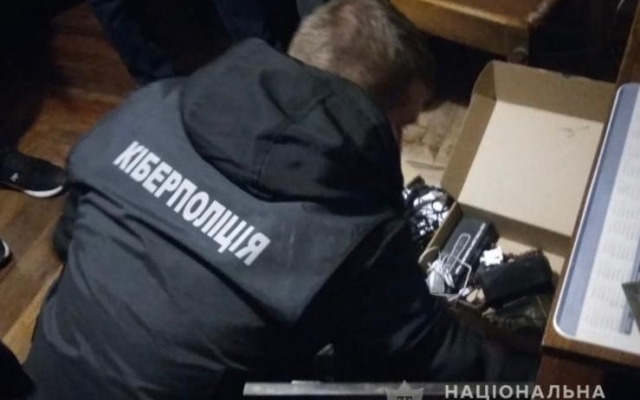 В Запорожье задержали двух хакеров, которые воровали и продавали чужие данные Фото № 0 В Запорожье задержали двух хакеров, которые воровали и продавали чужие данные Фото № 0
