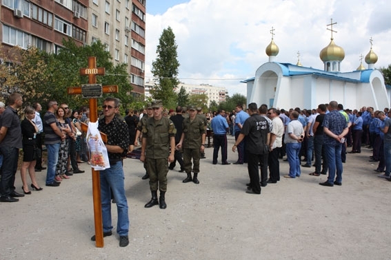Запорожского полицейского проводили в последний путь Фото № 2 Запорожского полицейского проводили в последний путь Фото № 2