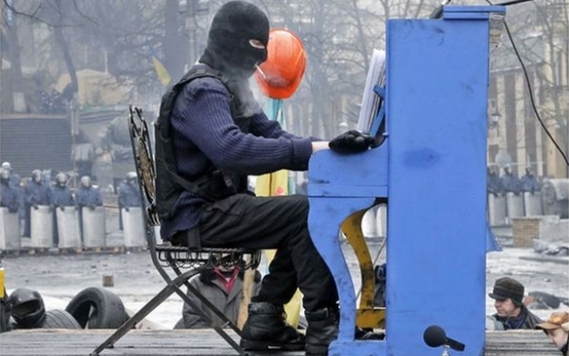 В Запорожье выступил известный уличный музыкант Piano Extremist (ВИДЕО) Фото № 1 В Запорожье выступил известный уличный музыкант Piano Extremist (ВИДЕО) Фото № 1