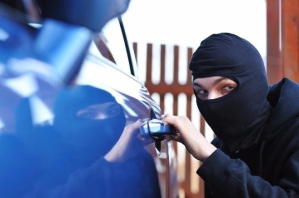 В Запорожской области студент ограбил автомобиль и был задержан Фото № 0 В Запорожской области студент ограбил автомобиль и был задержан Фото № 0