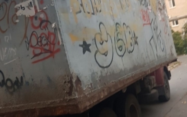 Гараж демонтировали — автомобиль оставили: в Мелитополе убрали незаконный гараж (ФОТО) Фото № 6 Гараж демонтировали — автомобиль оставили: в Мелитополе убрали незаконный гараж (ФОТО) Фото № 6