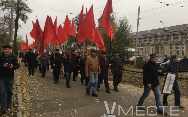 Запорожцы отмечают столетие Октябрьской революции (ФОТО) Фото № 3 Запорожцы отмечают столетие Октябрьской революции (ФОТО) Фото № 3
