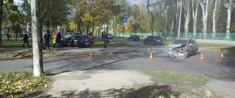 У перинатального центра произошло ДТП (ФОТО) Фото № 0 У перинатального центра произошло ДТП (ФОТО) Фото № 0