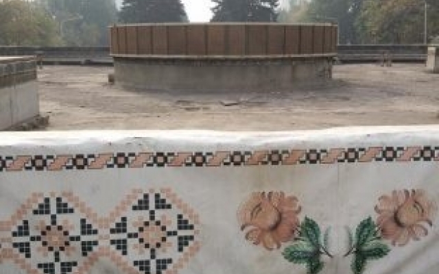 Горожане назвали Фестивальную площадь одним из главных позорных объектов города (ФОТО) Фото № 7 Горожане назвали Фестивальную площадь одним из главных позорных объектов города (ФОТО) Фото № 7
