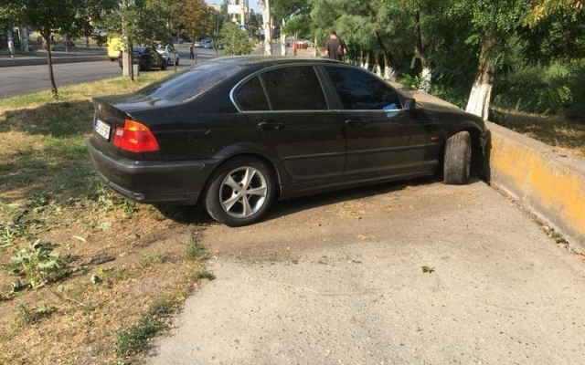 Возле 5 горбольницы ДТП у участием автомобиля на еврономерах (ФОТО) Фото № 1 Возле 5 горбольницы ДТП у участием автомобиля на еврономерах (ФОТО) Фото № 1