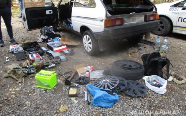 В Запорожье во время празднования было ограблено 12 автомобилей (ФОТО) Фото № 0 В Запорожье во время празднования было ограблено 12 автомобилей (ФОТО) Фото № 0