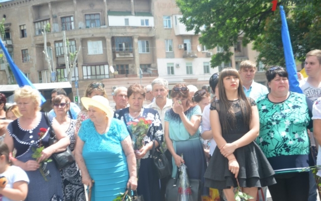 Фоторепортаж: В Запорожье прошел митинг в память погибших бойцов Фото № 14 Фоторепортаж: В Запорожье прошел митинг в память погибших бойцов Фото № 14