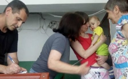 Спасатели помогли маленькому ребенку и перепуганной матери (ФОТО) Фото № 0 Спасатели помогли маленькому ребенку и перепуганной матери (ФОТО) Фото № 0