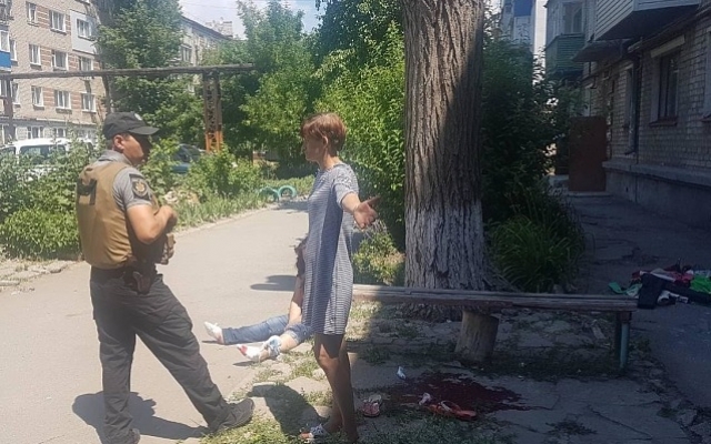 Под Запорожьем в ходе семейной разборки женщина выпала из окна (ФОТО 18+) Фото № 2 Под Запорожьем в ходе семейной разборки женщина выпала из окна (ФОТО 18+) Фото № 2