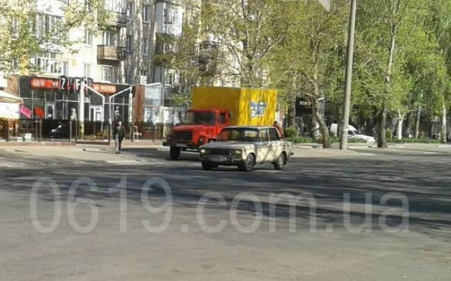 На пешеходном переходе ВАЗ сбил девушку (ФОТО) Фото № 1 На пешеходном переходе ВАЗ сбил девушку (ФОТО) Фото № 1
